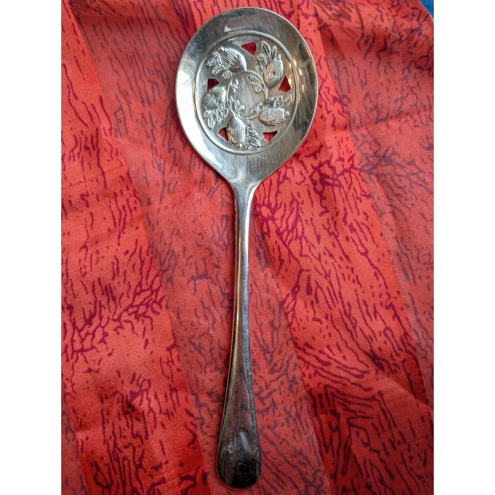 Vtg Leonard Silverplate Italy Pierced Serving Spoon Acorn Leaf Heart Handle 8.5